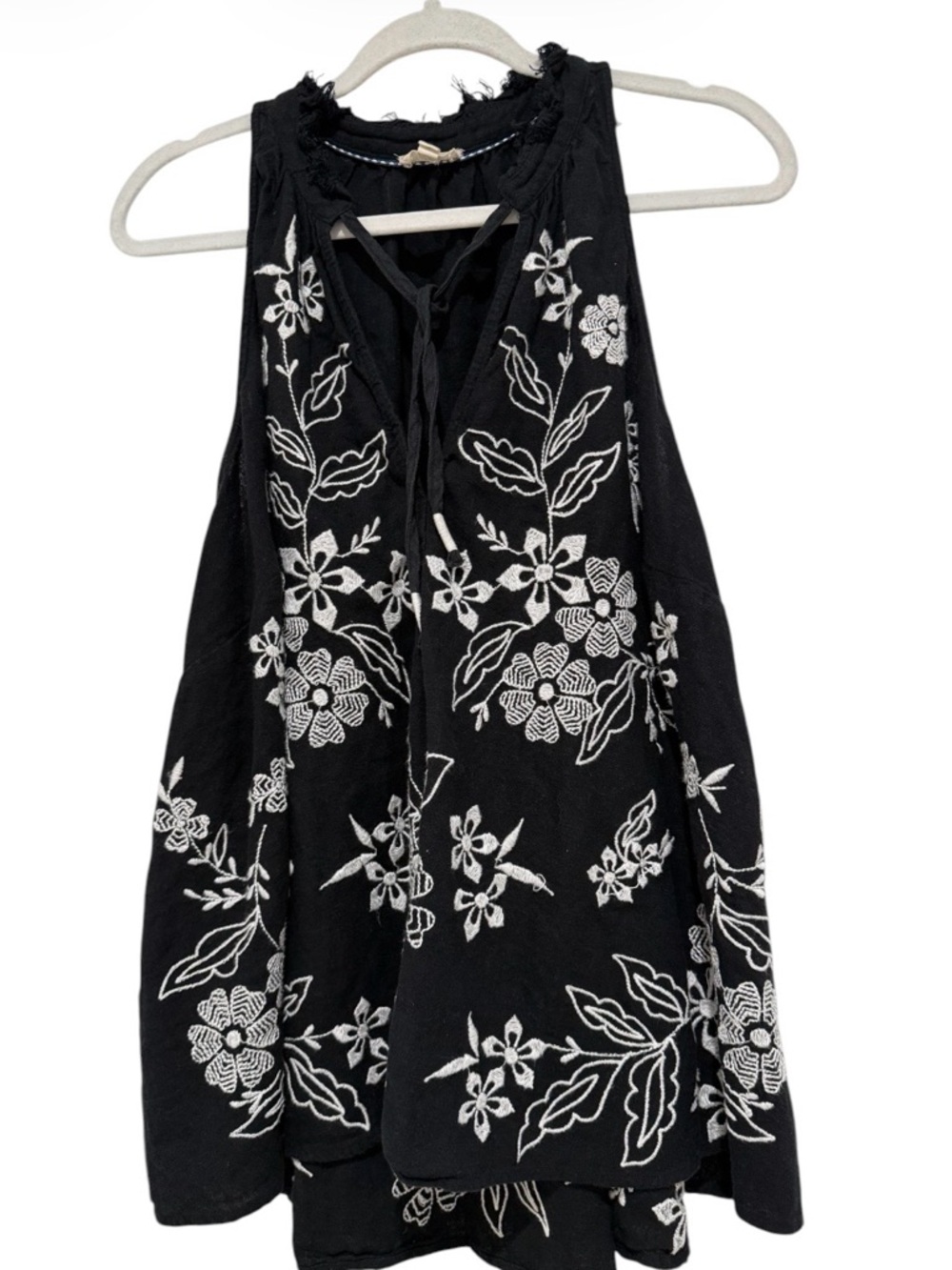 Pilcro Black Tank Top with White Floral Embroidery Anthropologie Top Boho 1X